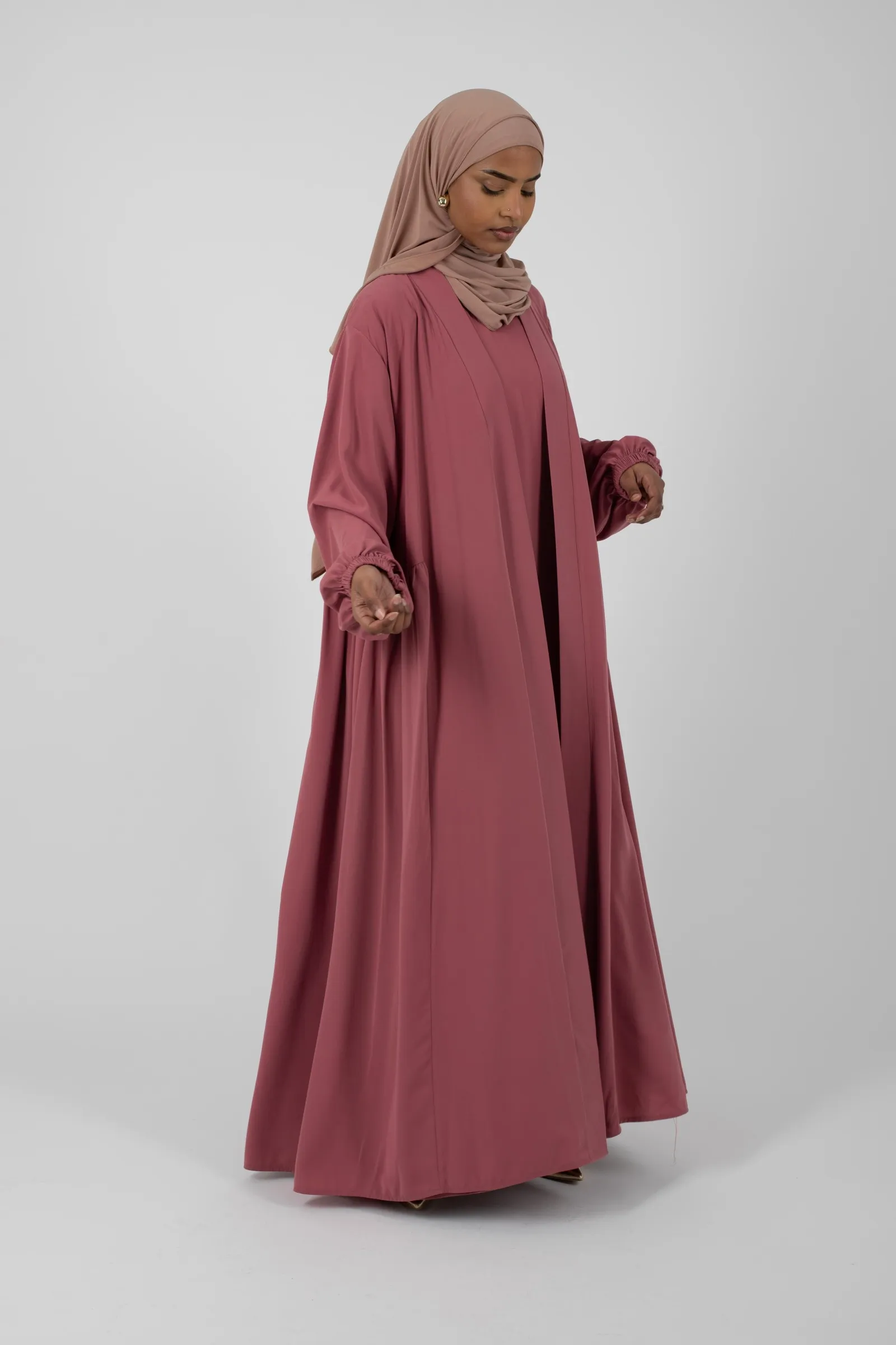 abaya ample avec sous robe pour femme musulmane moderne