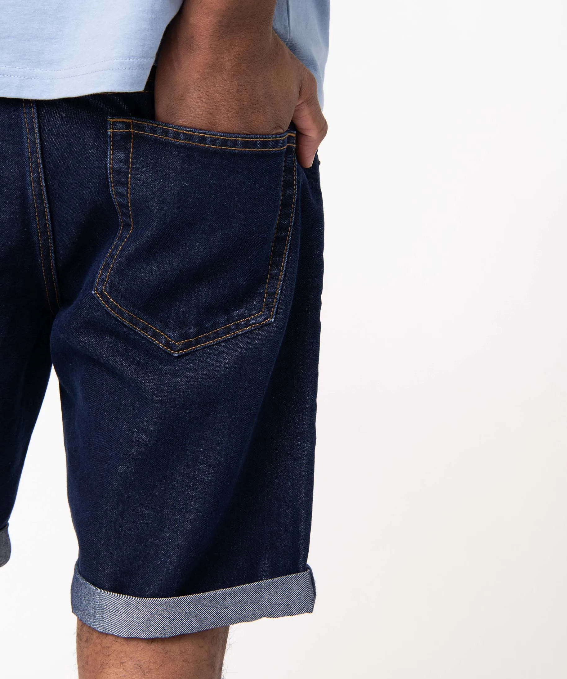 bermuda en jean homme fin et souple bleu shorts en jean