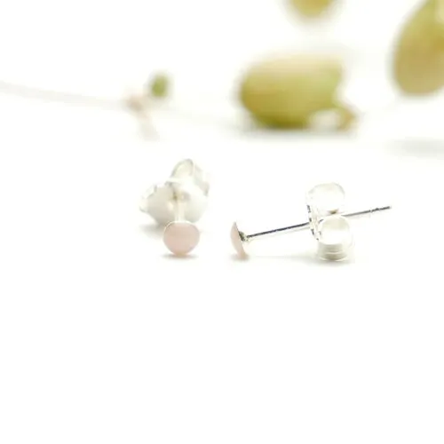 Boucles d'oreilles rondes en argent 925 et résine rose clair nacrée