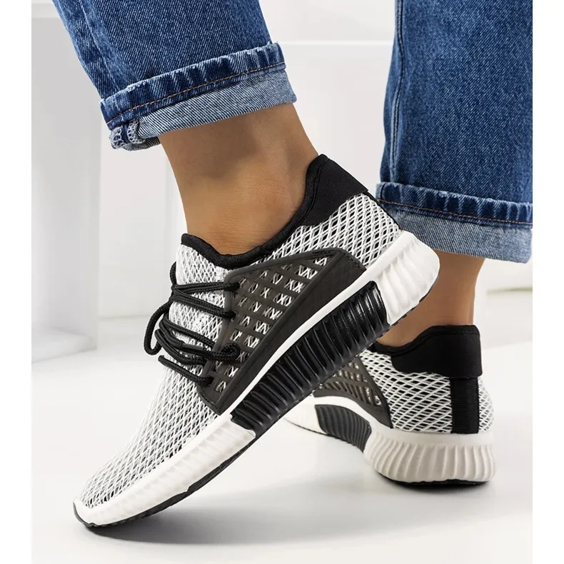 Chaussures de sport noires et blanches de Coles le noir