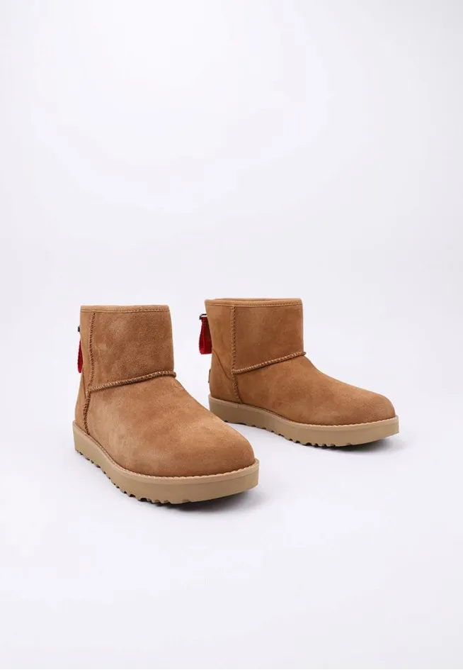 CLASSIC MINI LOGO ZIP  UGG BOTTES FOURRÉES