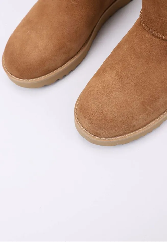 CLASSIC MINI LOGO ZIP  UGG BOTTES FOURRÉES