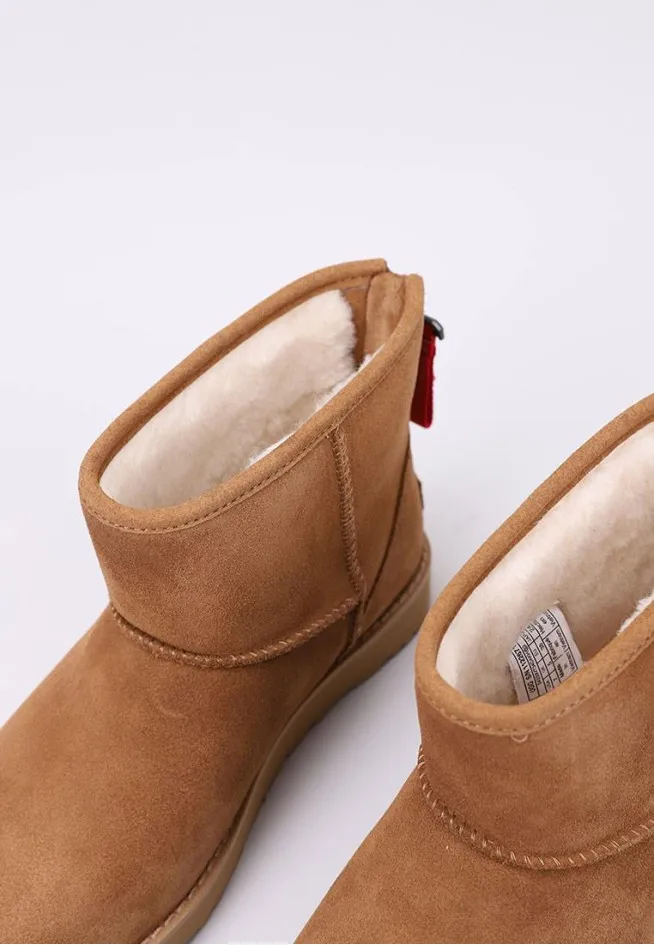 CLASSIC MINI LOGO ZIP  UGG BOTTES FOURRÉES