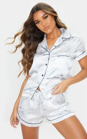 Ensemble de pyjama blanc imprimé marbre satiné avec short et top à manches courtes