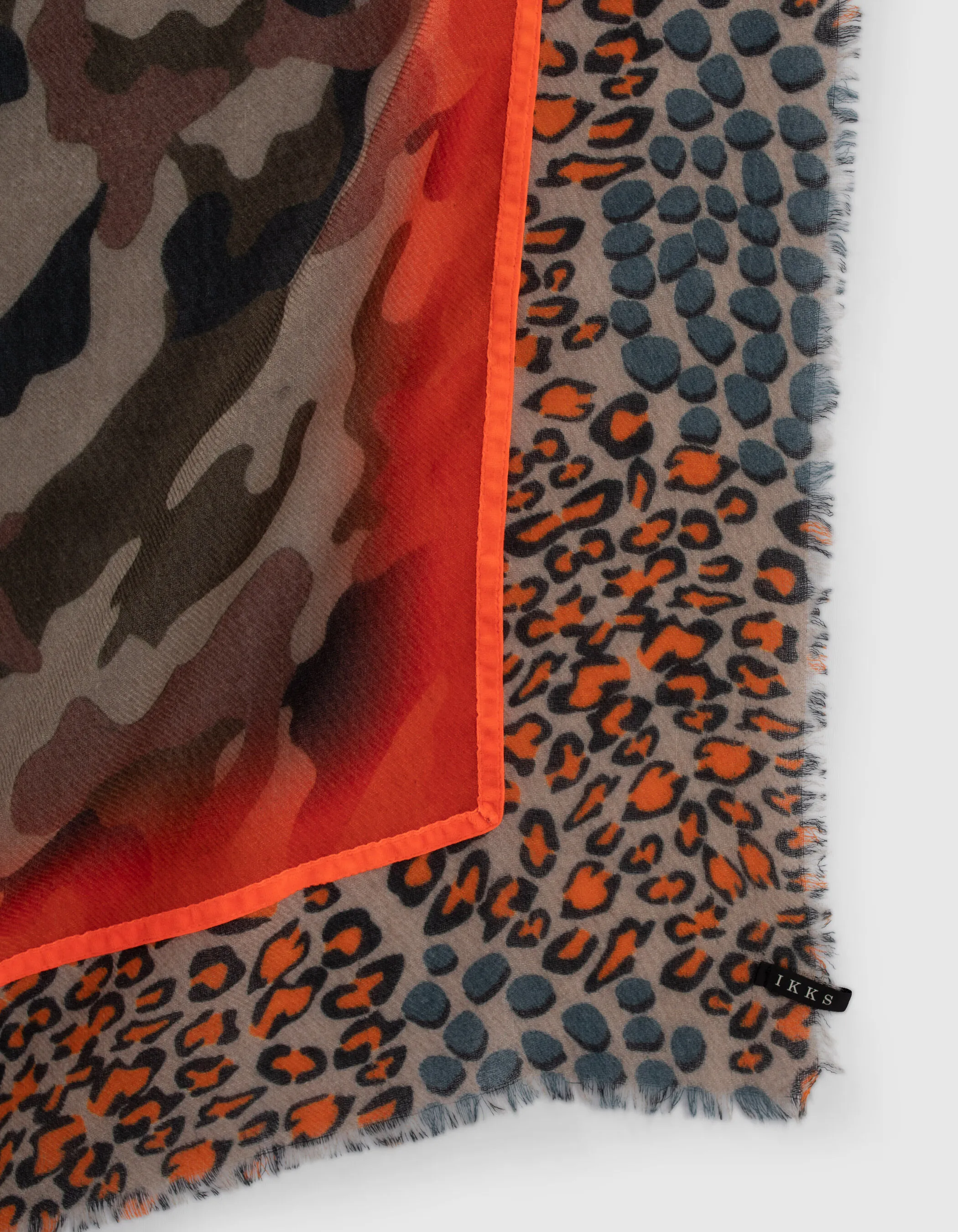 Foulard kaki à motif camouflage et léopard Femme