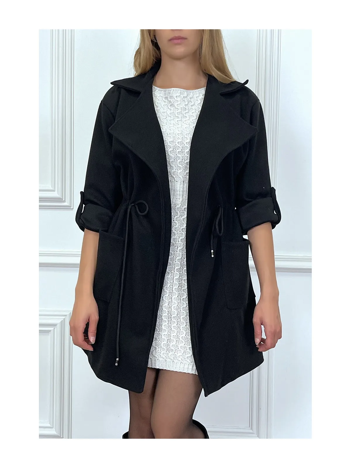 Manteau 3/4 noir avec ceinture lacet à la taille avec poches