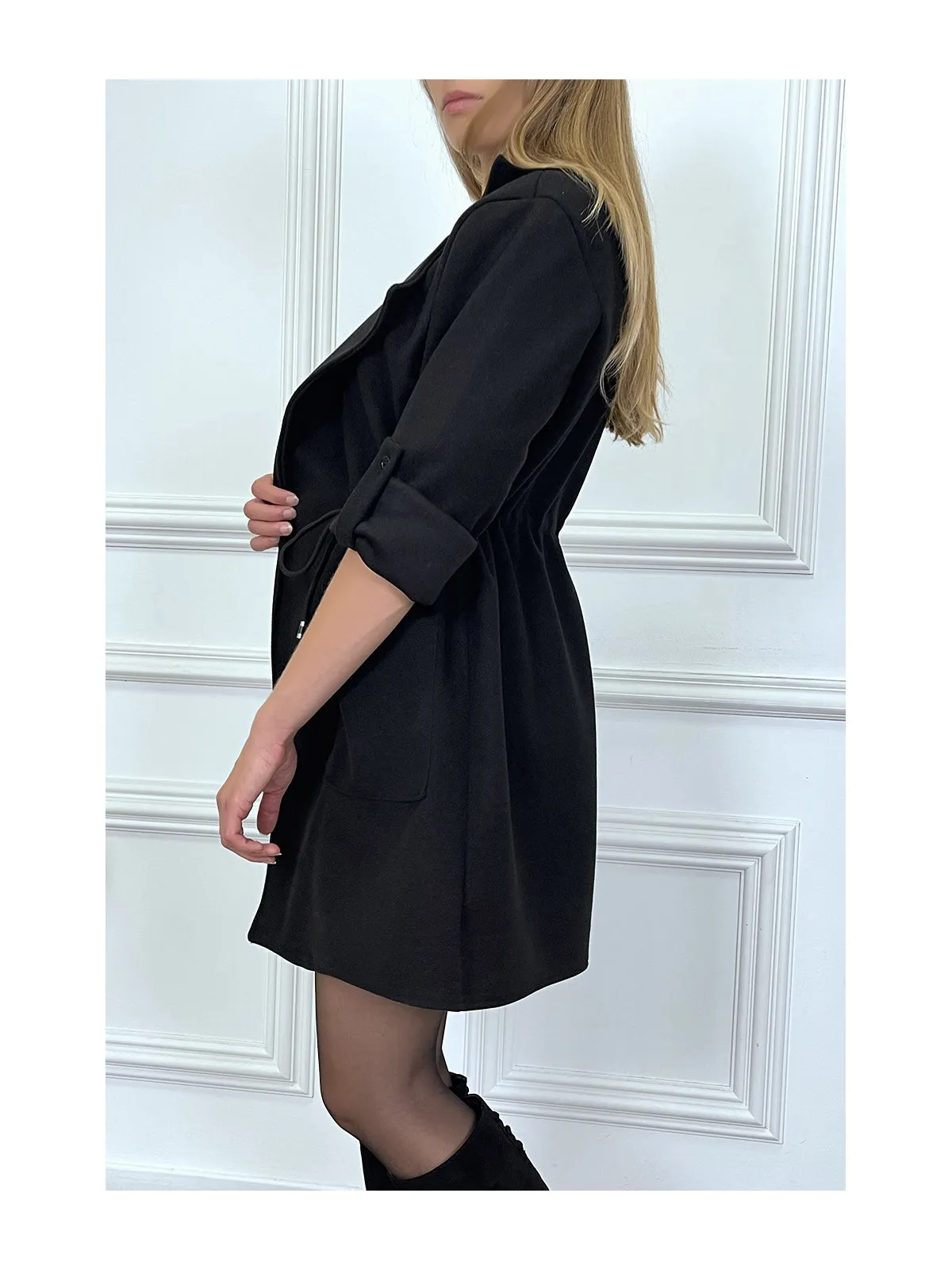 Manteau 3/4 noir avec ceinture lacet à la taille avec poches