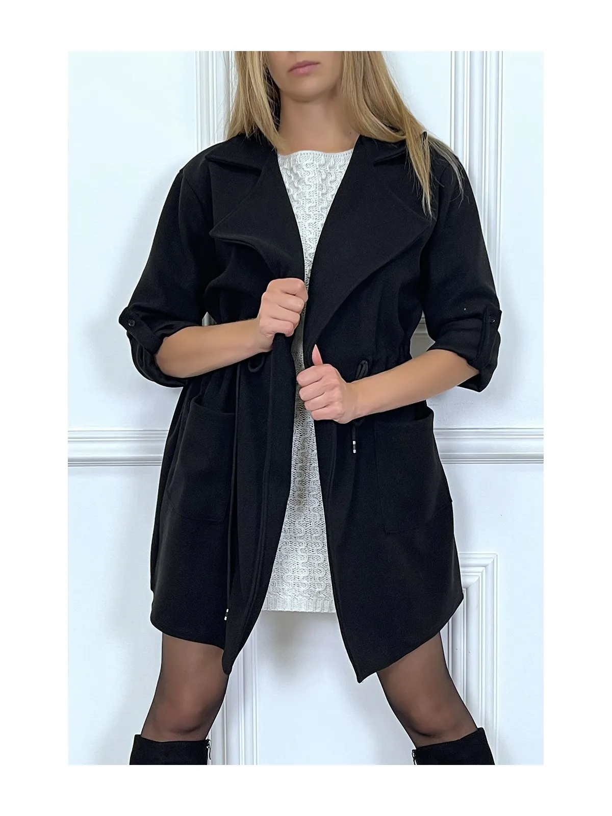 Manteau 3/4 noir avec ceinture lacet à la taille avec poches