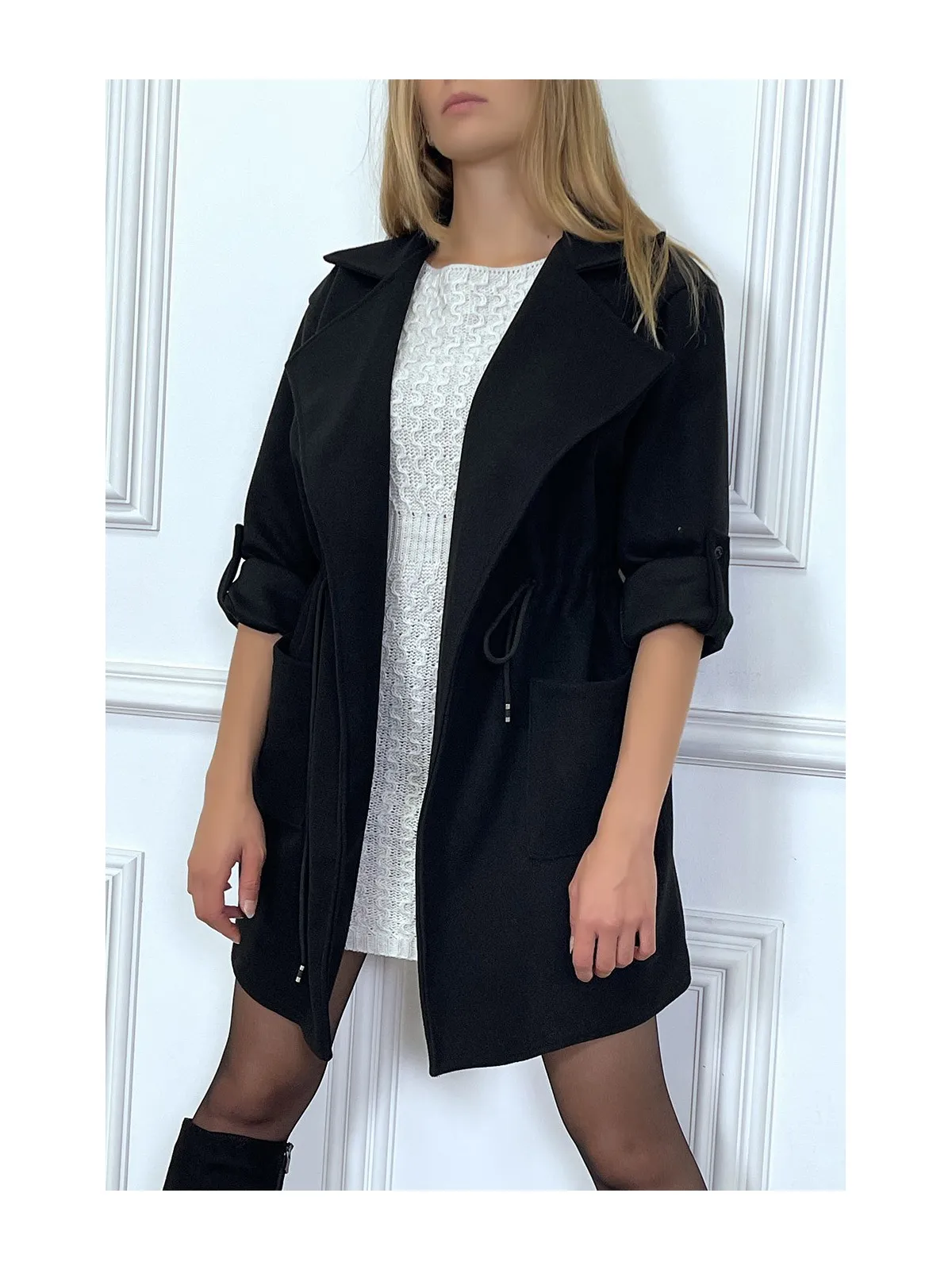 Manteau 3/4 noir avec ceinture lacet à la taille avec poches