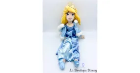 Poupée chiffon Aurore Hiver Disney Store 2014 La Belle au Bois Dormant peluche princesse cape manteau bleu 52 cm