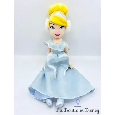 Poupée chiffon Cendrillon hiver Disney Store peluche princesse cache oreilles 53 cm