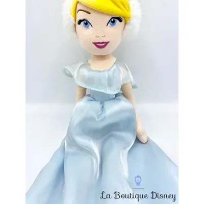 Poupée chiffon Cendrillon hiver Disney Store peluche princesse cache oreilles 53 cm