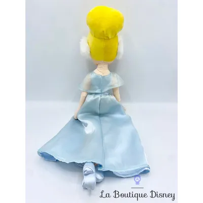 Poupée chiffon Cendrillon hiver Disney Store peluche princesse cache oreilles 53 cm