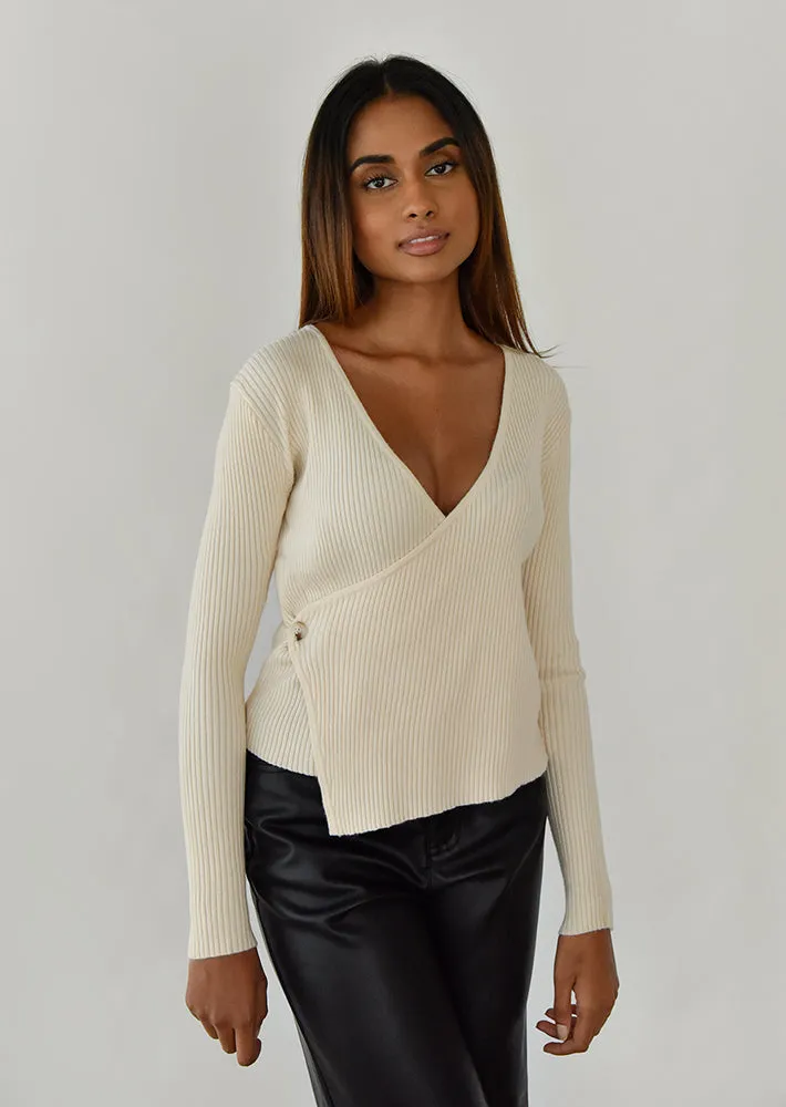 Pull cache-coeur en maille côtelée beige