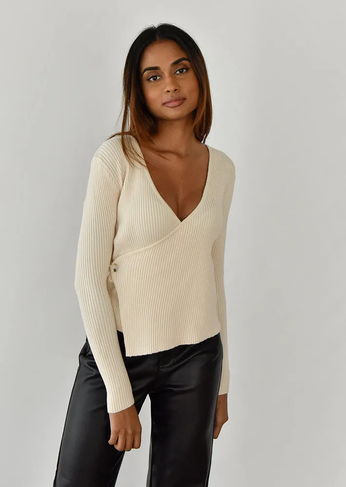 Pull cache-coeur en maille côtelée beige