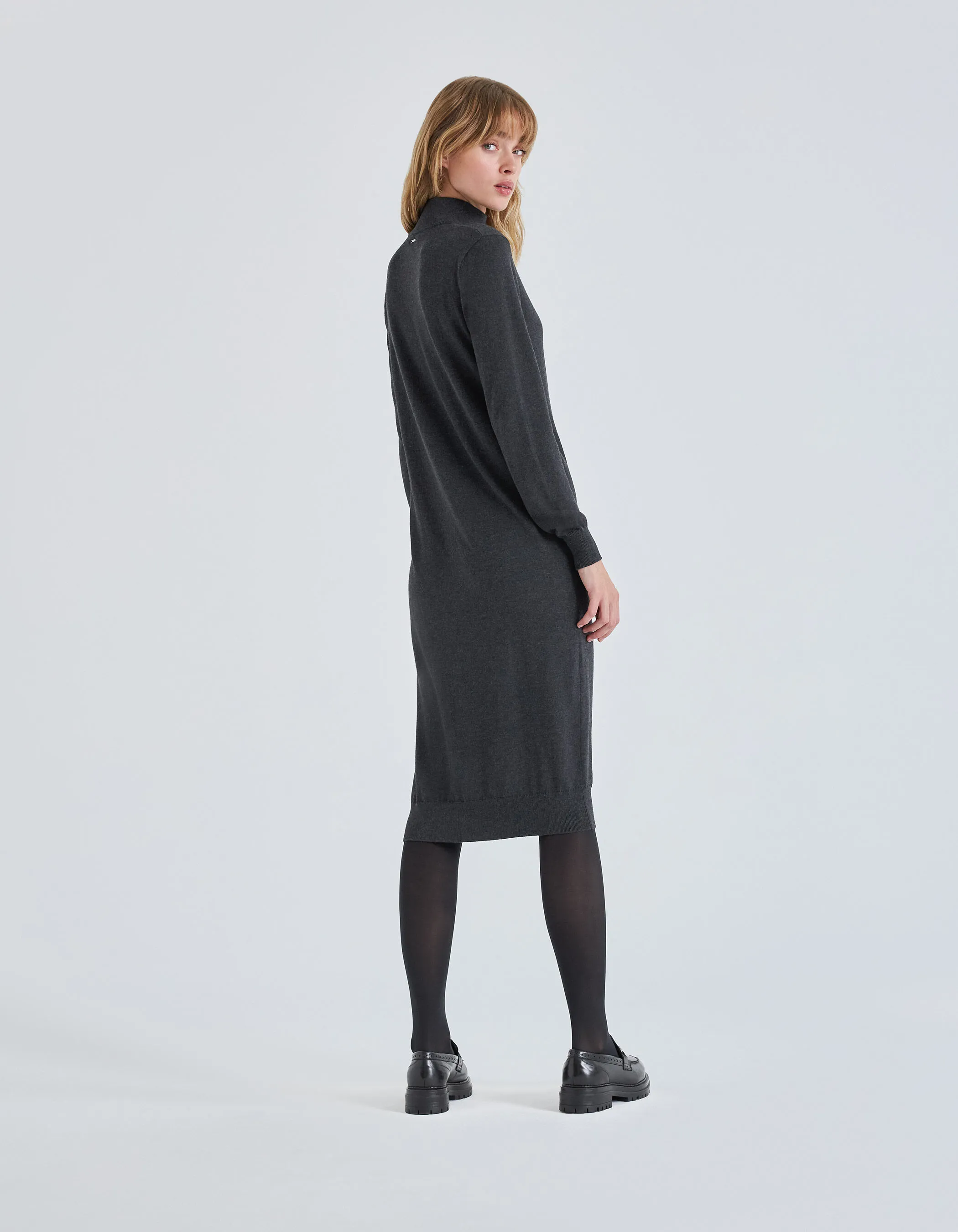 Robe pull grise en tricot à col cheminée Femme